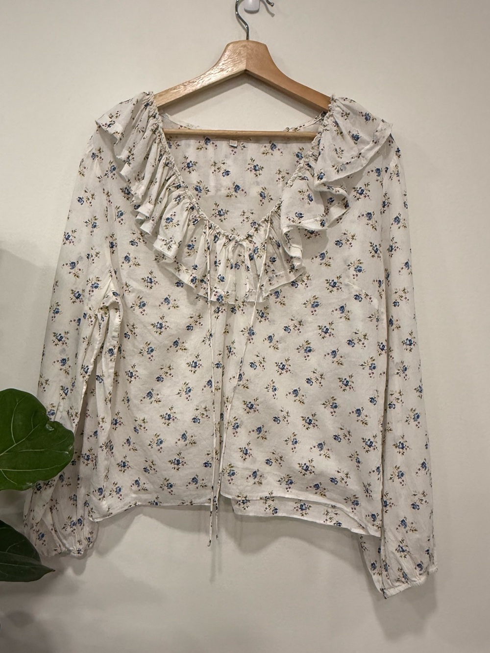 Wayf Cream Ruffle Tie-Front Floral Blouse